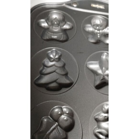 Nopro Non-Stick Holiday Bakeware Pan With 12 Christmas Shapes Mold - Picture 2 of 8
